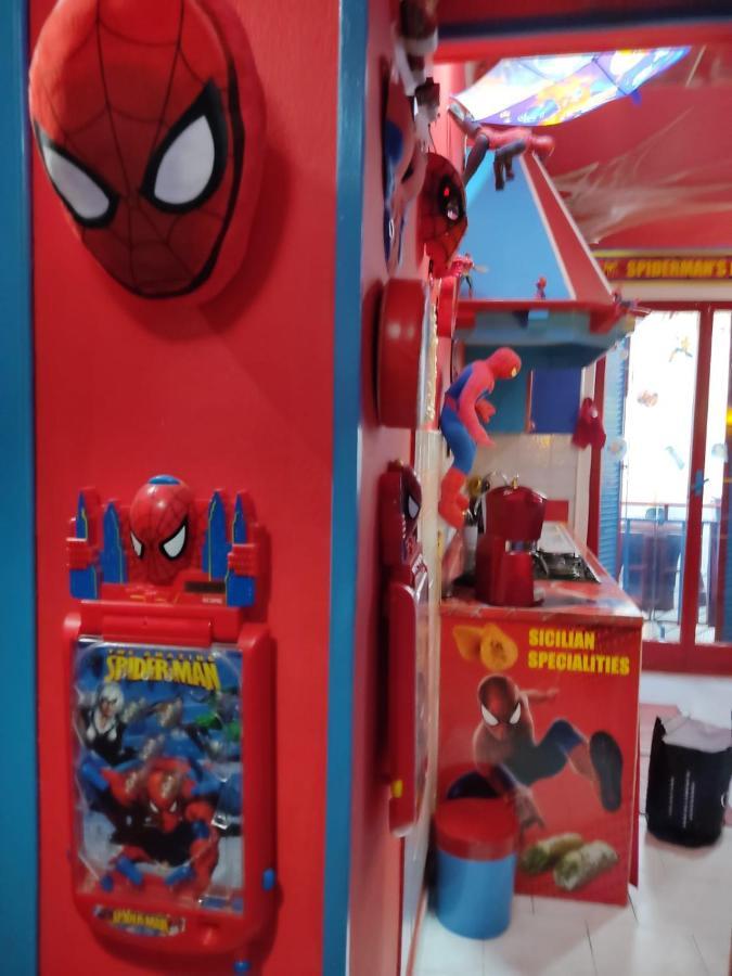 Spiderman House Hotel CTA Exterior photo