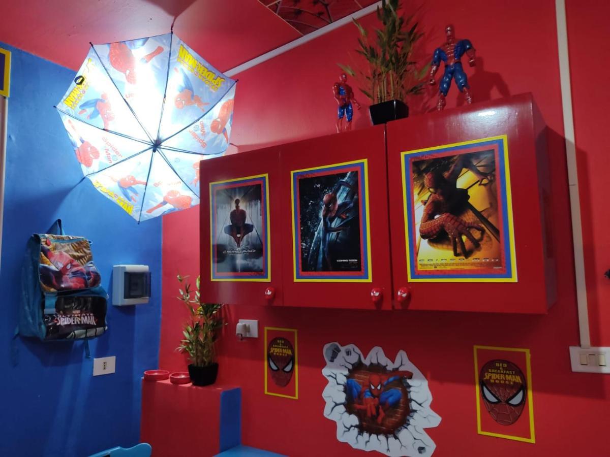 Spiderman House Hotel CTA Exterior photo