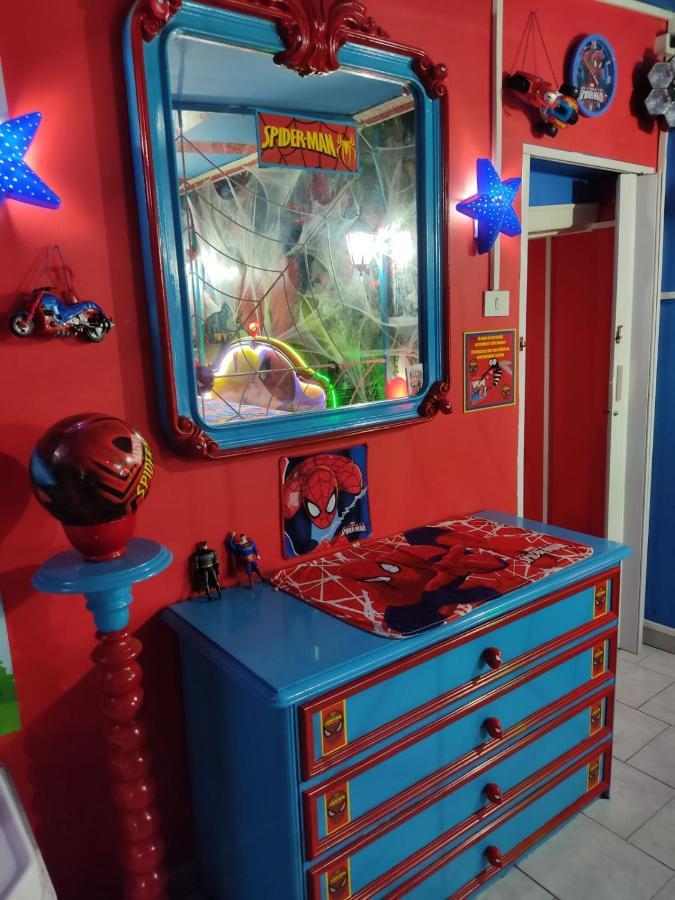 Spiderman House Hotel CTA Exterior photo