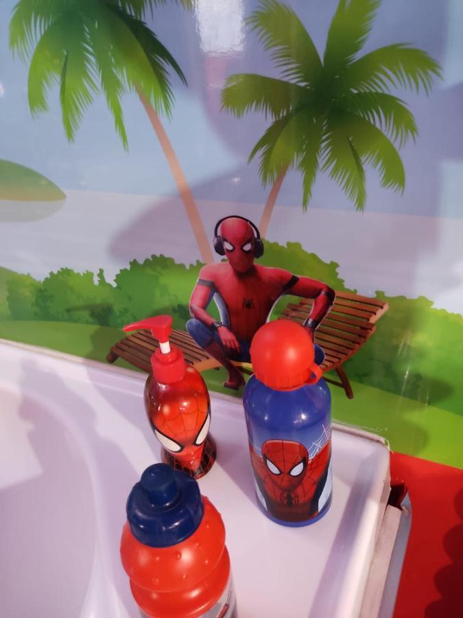 Spiderman House Hotel CTA Exterior photo