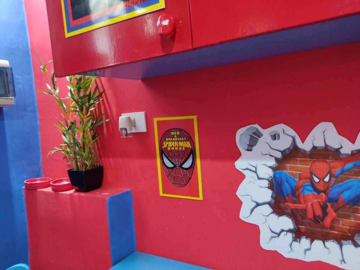 Spiderman House Hotel CTA Exterior photo