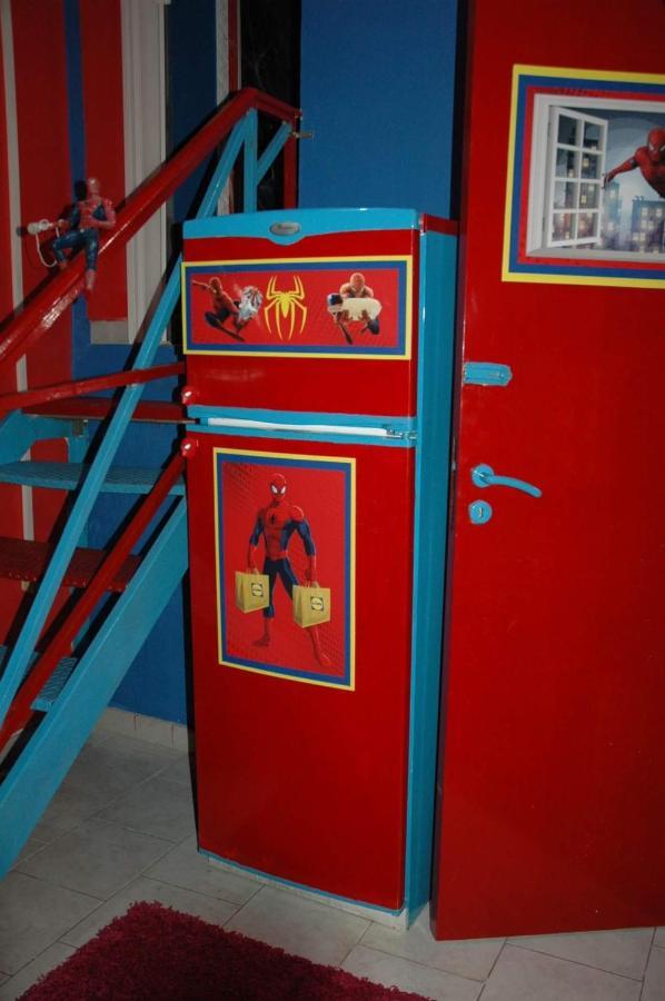 Spiderman House Hotel CTA Exterior photo